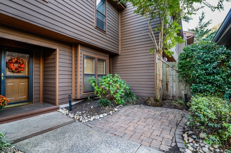 31 Hickory Hollow Ct