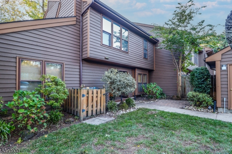 31 Hickory Hollow Ct