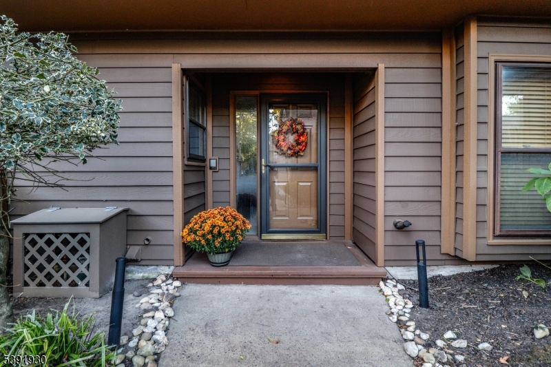 31 Hickory Hollow Ct