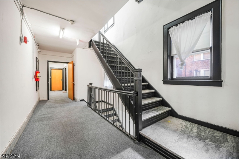 420 Bloomfield Ave 304