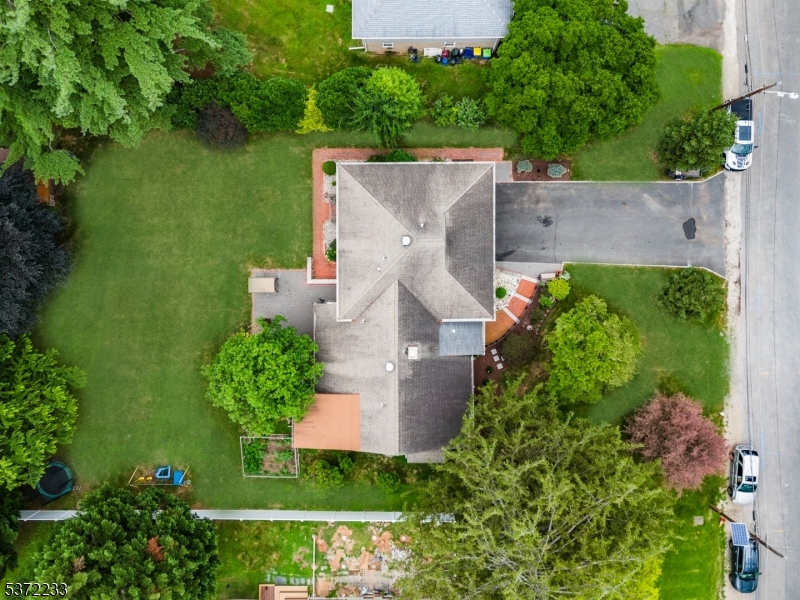 180 Farm Ln