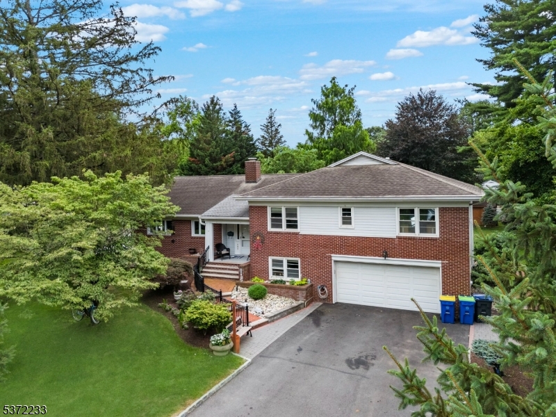 180 Farm Ln