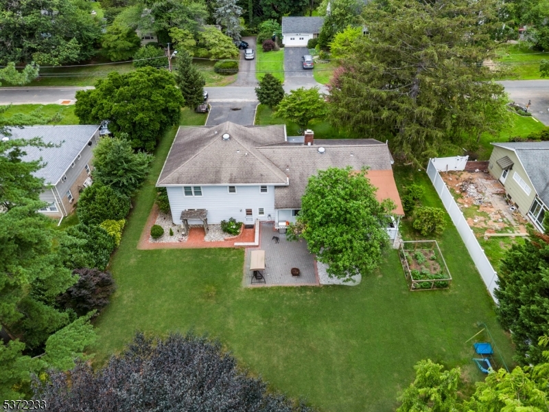 180 Farm Ln