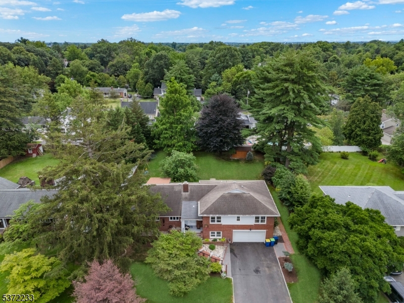 180 Farm Ln