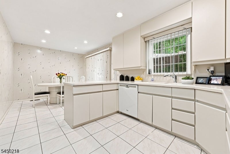 18 Druid Hill Dr