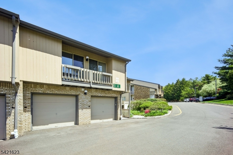 16 Hart Dr
