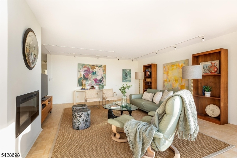 1 Claridge Dr 408