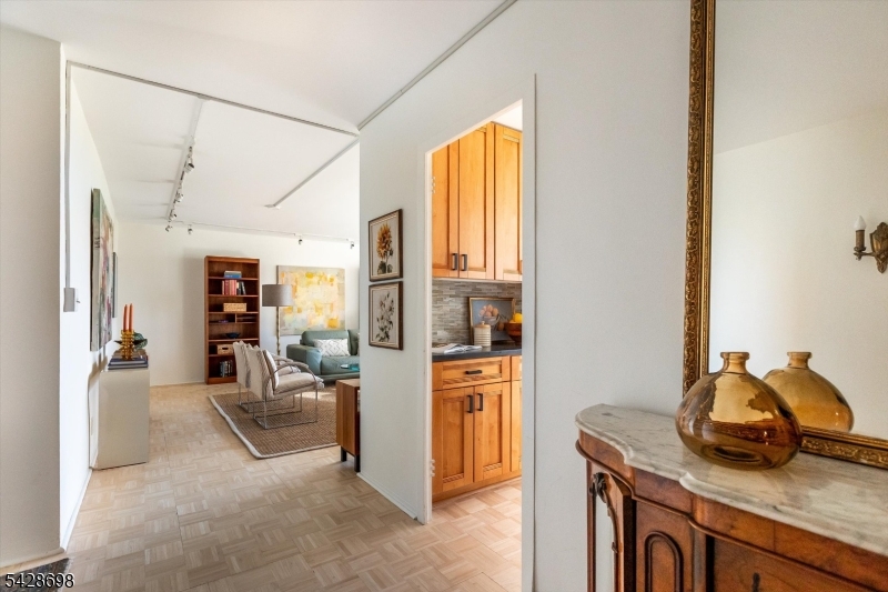 1 Claridge Dr 408