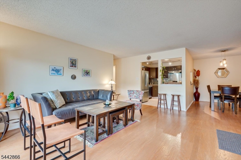76 Clay St 76