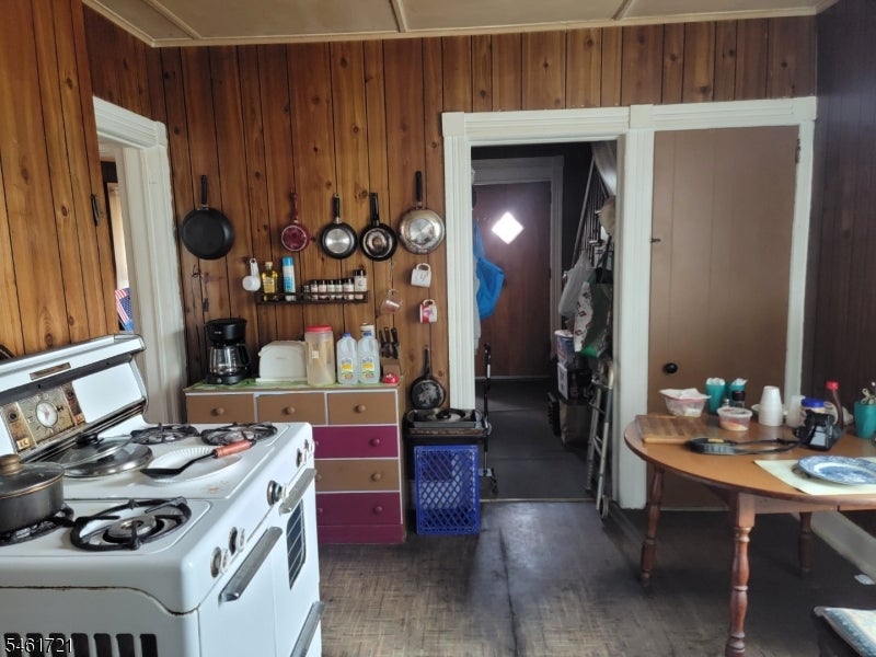 52 Goffle Rd