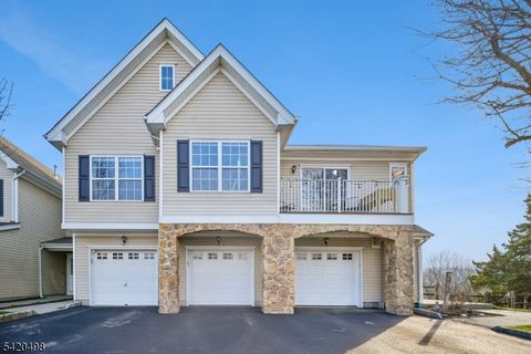 37 Mountainside Dr Pompton Lakes Boro NJ 07442