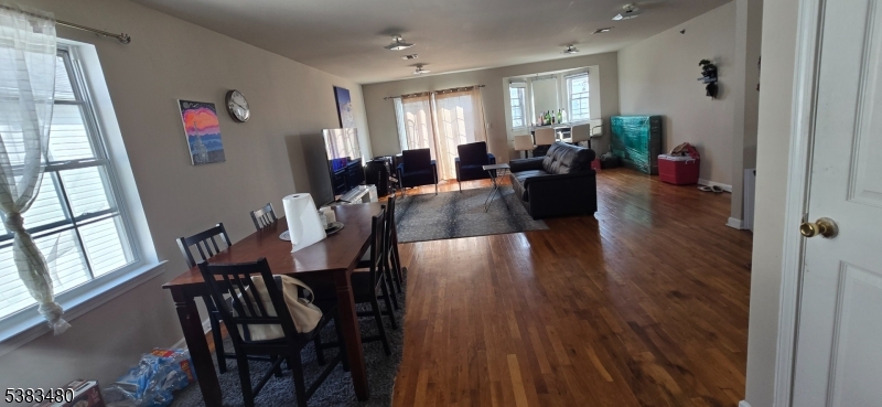 343-345 Hawthorne Ave