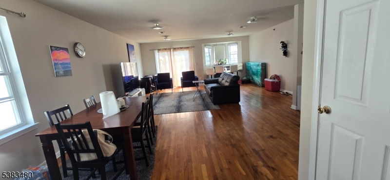 343-345 Hawthorne Ave