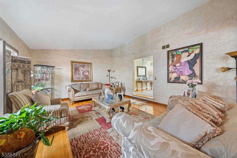 220 Horseshoe Rd