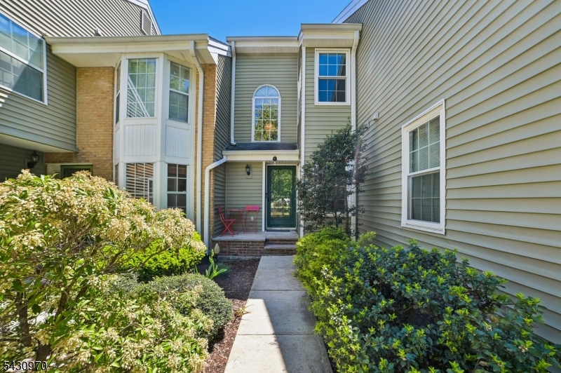 121 Coccio Dr