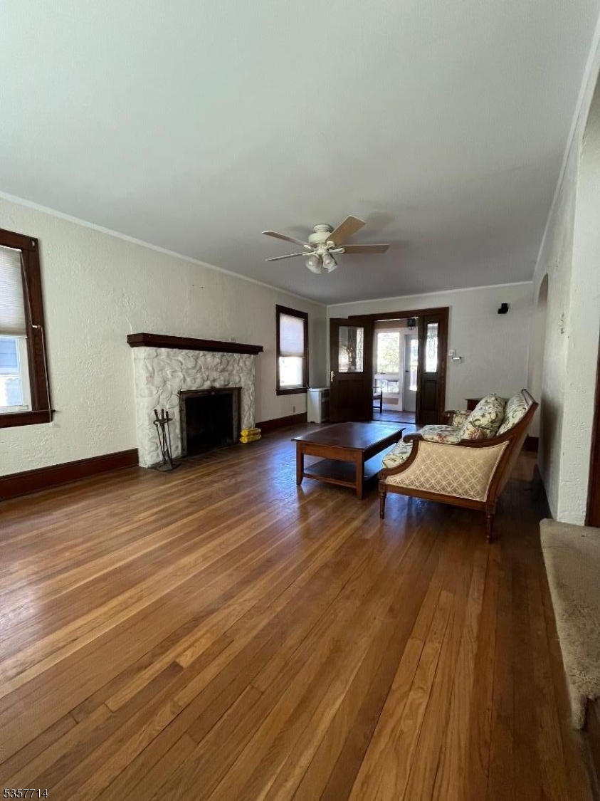 201 W Passaic Ave