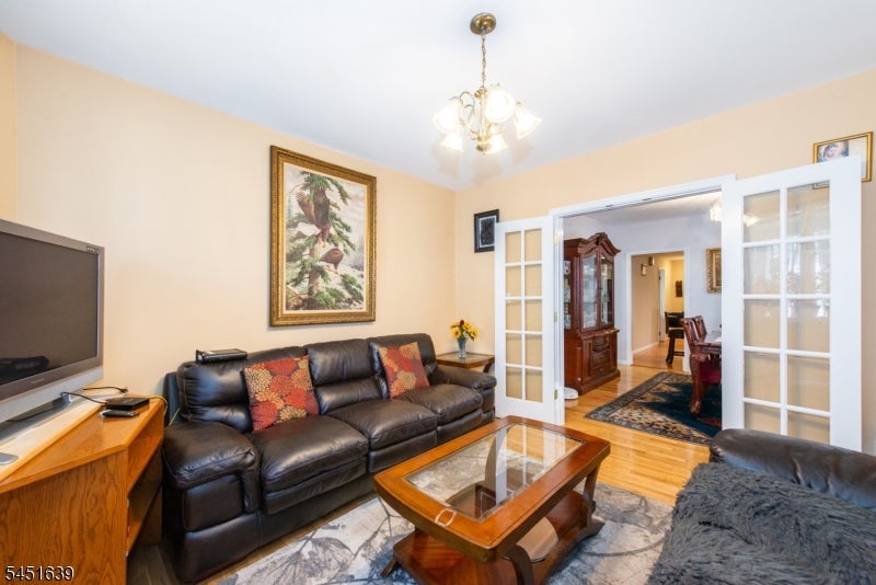 114 Hadley Ave