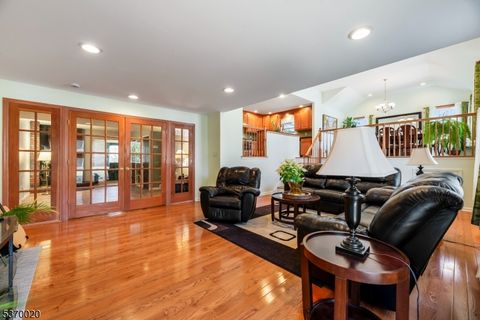 53 Rath Ln East Brunswick Twp. NJ 08816