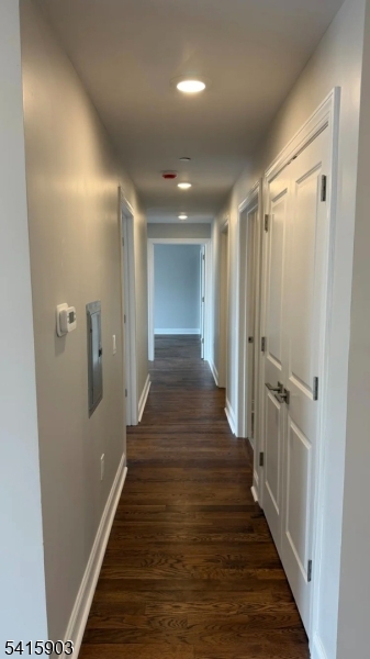 587 River St 411