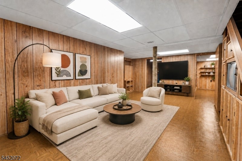79 Carriage Ln
