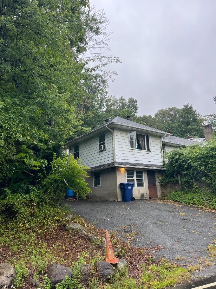 29 N Main St
