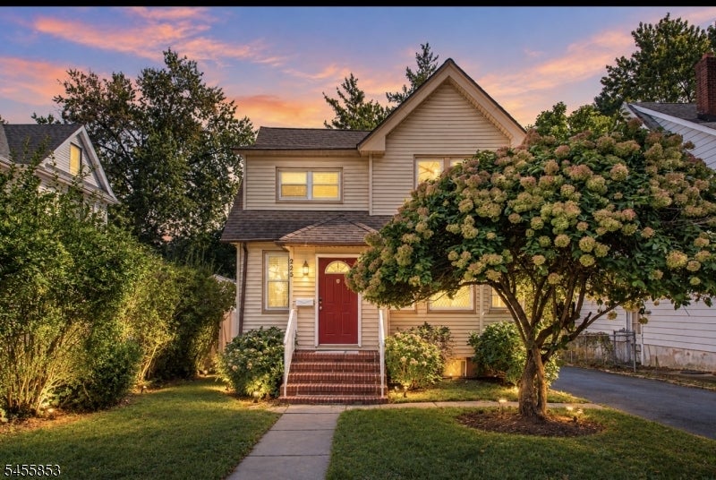225 Elm Ave