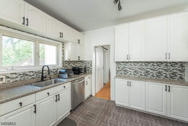 225 Elm Ave