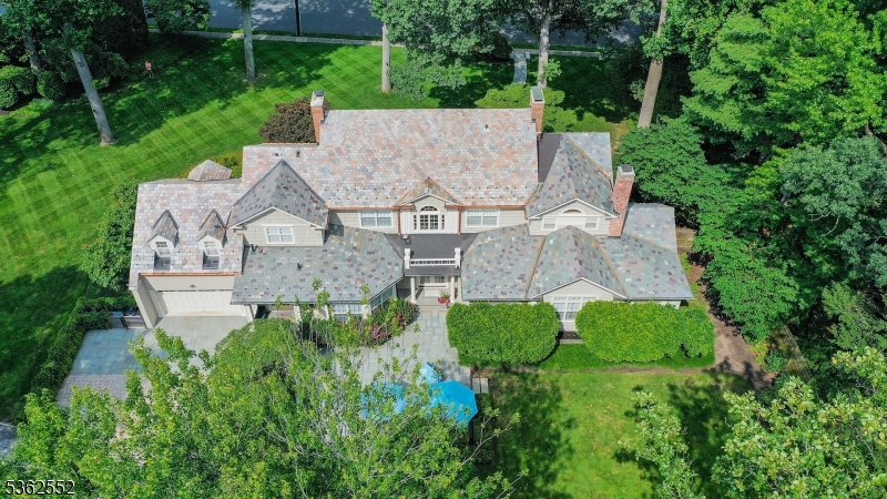 825 Lawrence Ave