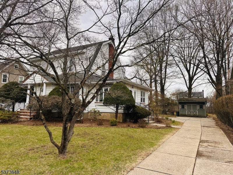 120 Pompton Ave