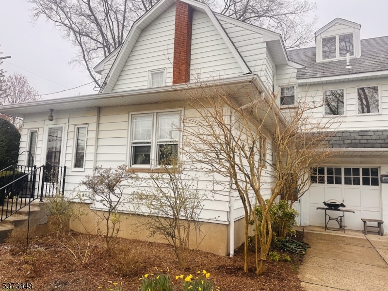 120 Pompton Ave