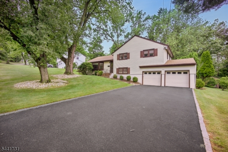 19 Bear Brook Ln