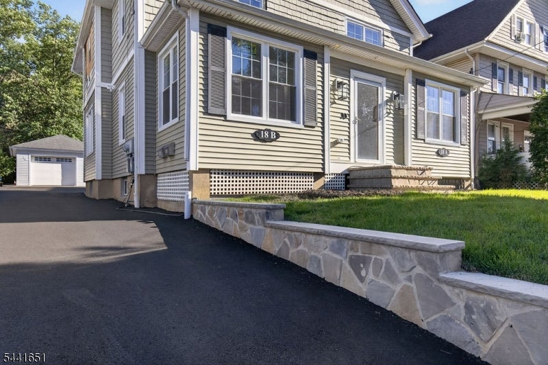 18 Walnut St A
