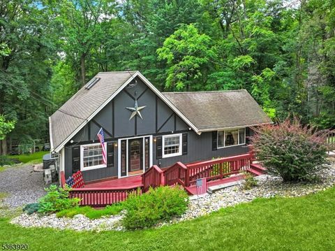Photo of 23 Panorama Dr, Vernon, NJ 07461 (MLS # 3994417)