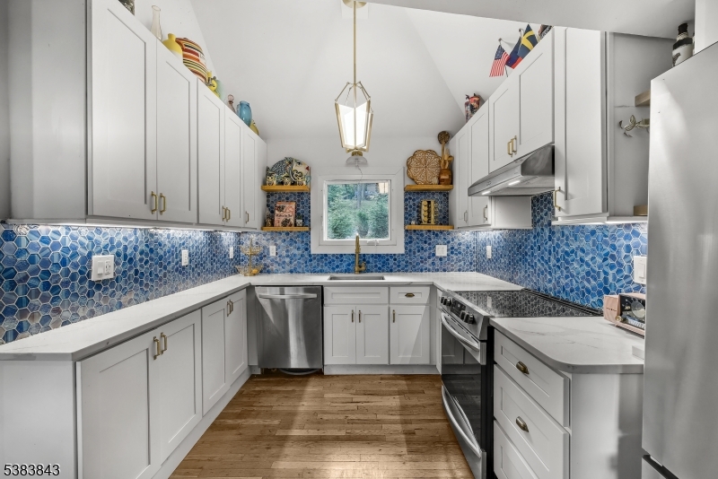 28 Springbrook Trl