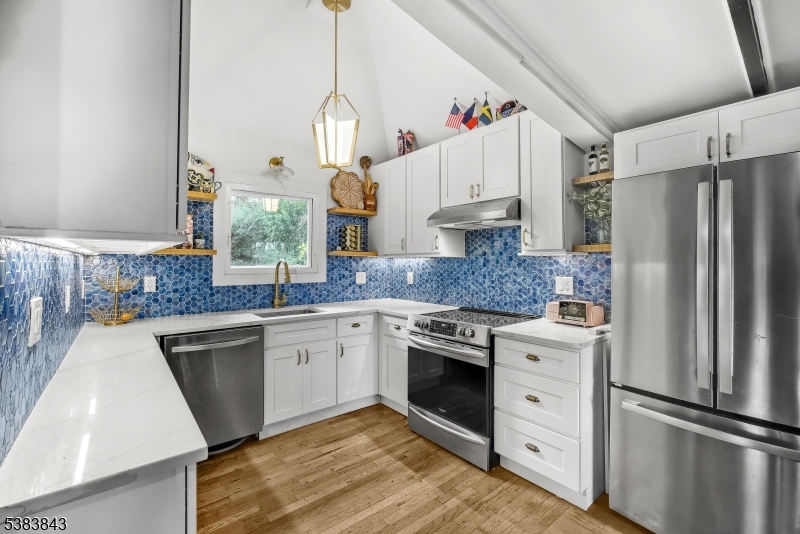 28 Springbrook Trl