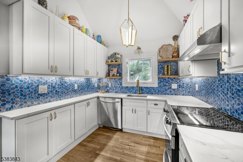 28 Springbrook Trl