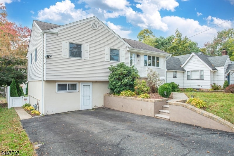 197 Lake Shore Dr