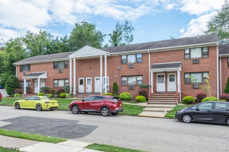 6 Colonial Dr E