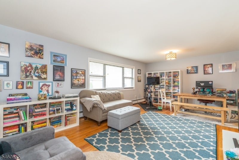 6 Colonial Dr E