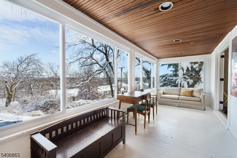 11 LONGVIEW TRAIL EAST