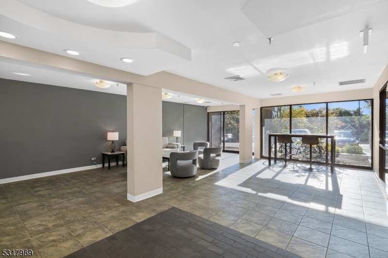 41 Mt Kemble Ave 204