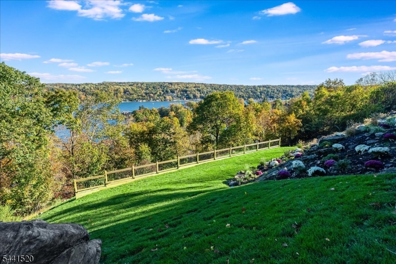 56 Crestwood Trl