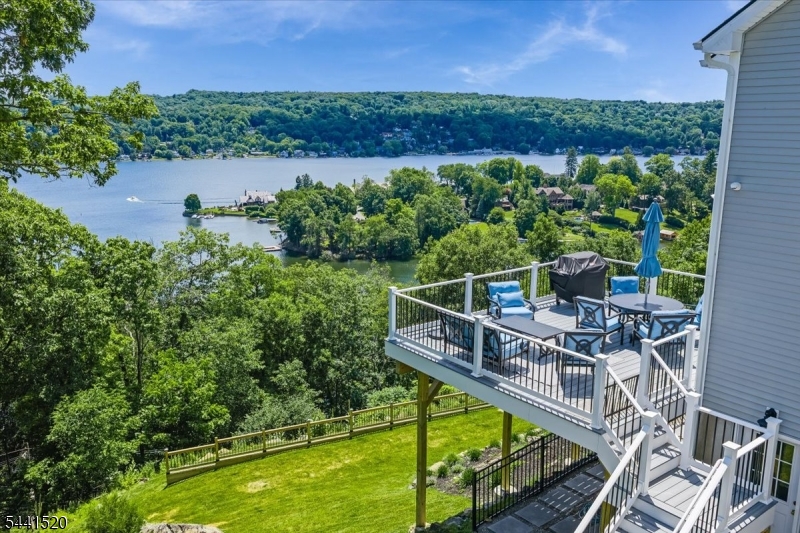 56 Crestwood Trl
