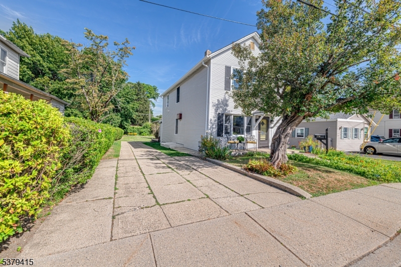 81 Stoll St