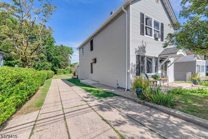 81 Stoll St