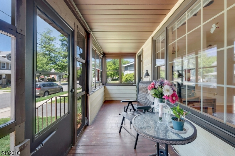 52 Terrace Ave