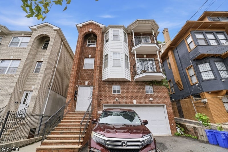 83 Farley Ave