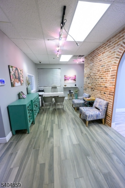 504 Hamburg Tpke B102