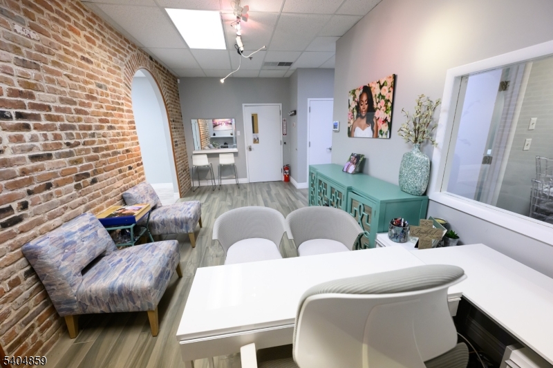 504 Hamburg Tpke B102