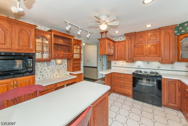 17 Schirra Dr